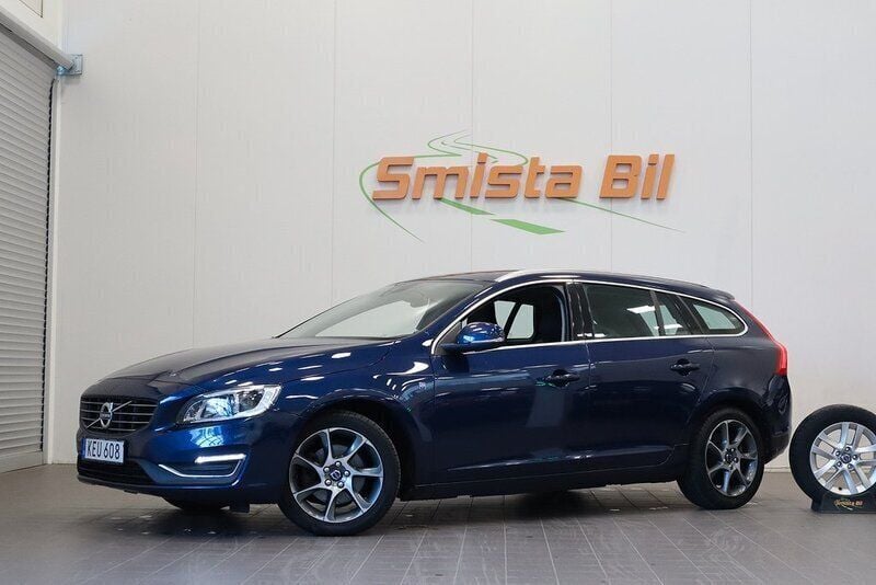 Blå Begagnad 2015 Volvo V60 Ocean Race Kombi | 164 800 kr (Marknadspris) - Bild 1/4