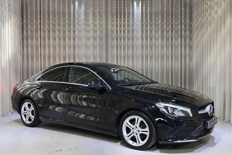 Begagnad Mercedes CLA200 Urban 136 HK (100 kW) 2016 Svart Sedan