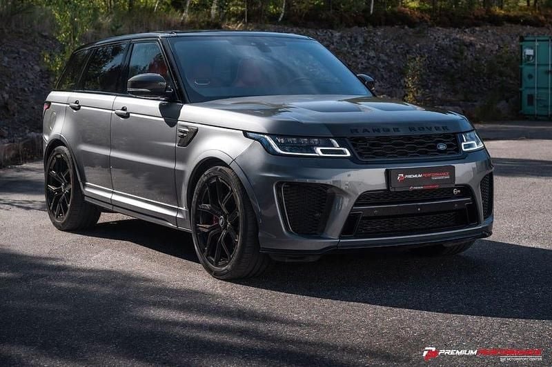 Grå (corris grey metallic) Begagnad 2019 Land Rover Range Rover Sport SVR SUV | 849 400 kr (Marknadspris) - Bild 1/4