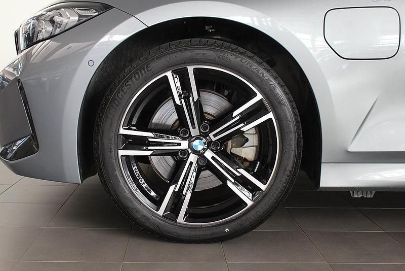 Begagnad BMW 330e M Sport 184 HK (135 kW) 2024 Grå Kombi