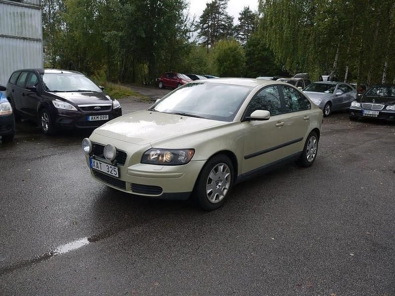 Ljusgrön (grön) Begagnad 2006 Volvo S40 Sedan | 27 000 kr (Marknadspris) - Bild 1/4