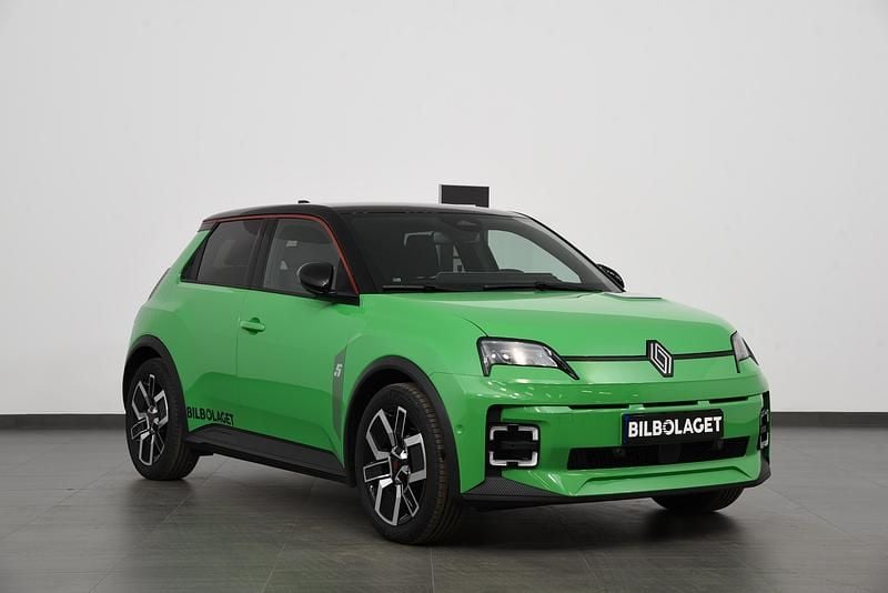 Begagnad Renault 5 E-Tech Techno 111 kW (151 HK) 2025 Grön Halvkombi
