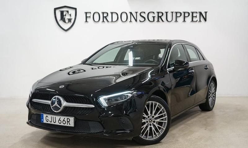 Svart Begagnad 2021 Mercedes A250 SE Halvkombi | 289 800 kr (Marknadspris) - Bild 1/4
