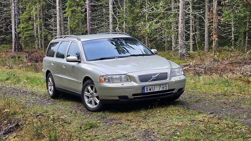 Brun Begagnad 2006 Volvo V70 Kombi | 22 000 kr (Marknadspris) - Bild 1/4