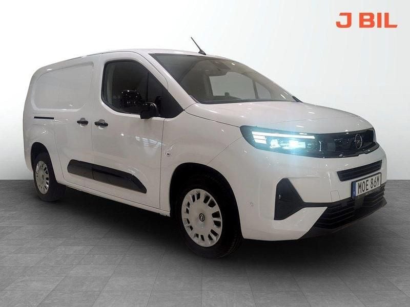 Vit (vit kaolin) Ny 2025 Opel Combo Elite Minibuss | 362 375 kr (Marknadspris) - Bild 1/4