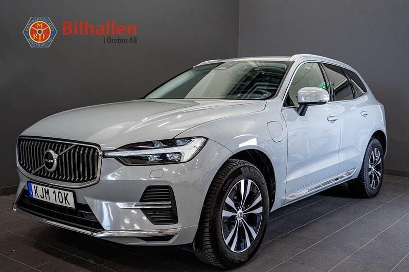 Grå Begagnad 2024 Volvo XC60 Core SUV | 429 900 kr (Superpris) - Bild 1/4