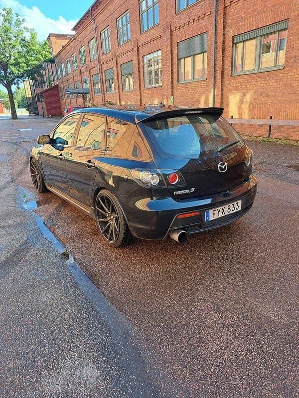 Svart Begagnad 2008 Mazda 3 Halvkombi | 78 900 kr (Marknadspris) - Bild 1/4