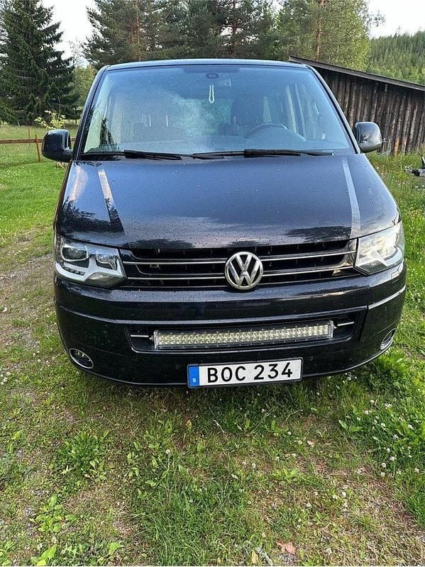 Svart Begagnad 2014 VW Multivan Minibuss | 199 999 kr - Bild 1/4