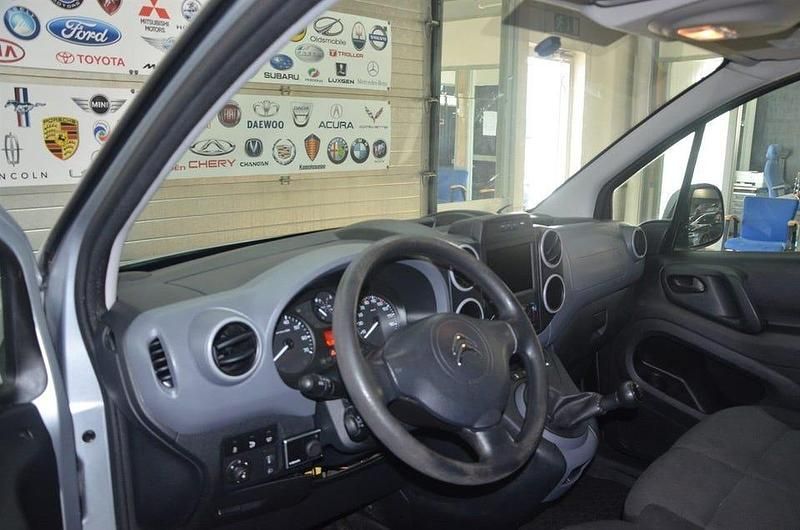 Begagnad Citroën Berlingo 99 HK (72 kW) 2017 Silver Minibuss