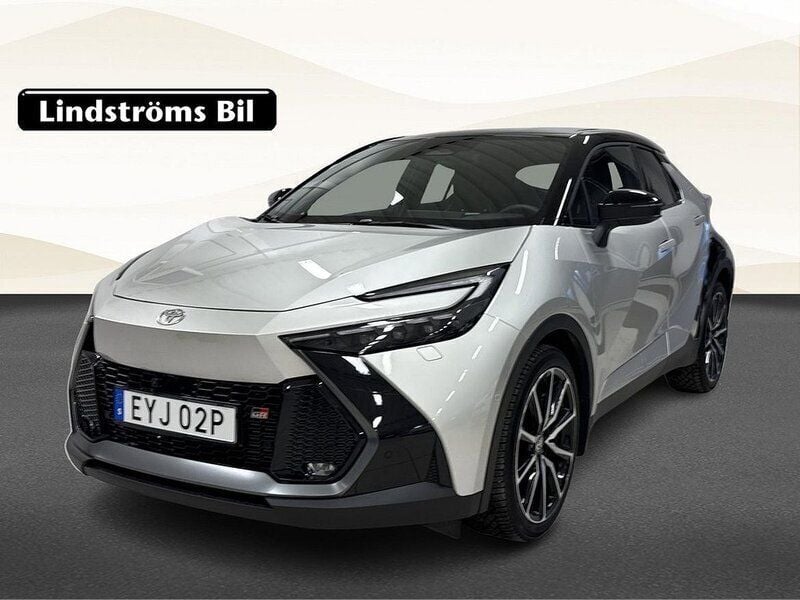 Silver Begagnad 2024 Toyota C-HR Sport SUV | 459 000 kr (Marknadspris) - Bild 1/3