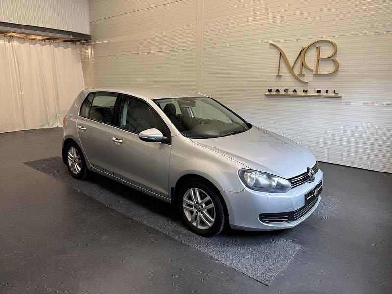 Silver Begagnad 2010 VW Golf VI Halvkombi | 74 900 kr (Marknadspris) - Bild 1/4