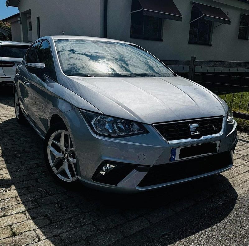 Silver Begagnad 2020 Seat Ibiza FR Halvkombi | 149 000 kr (Marknadspris) - Bild 1/4