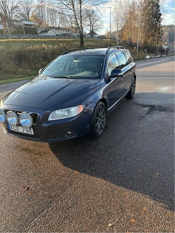 Blå Begagnad 2010 Volvo V70 Momentum Kombi | 55 000 kr (Bra pris) - Bild 1/4
