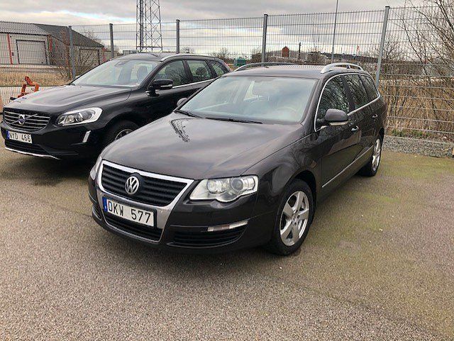 Mörkbrun Begagnad 2010 VW Passat Sportline Kombi | 40 500 kr (Lite dyr) - Bild 1/4