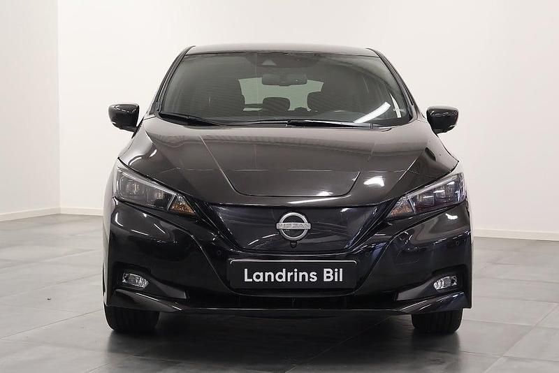 Begagnad Nissan Leaf N-Connecta 110 kW (150 HK) 2022 Svart Halvkombi