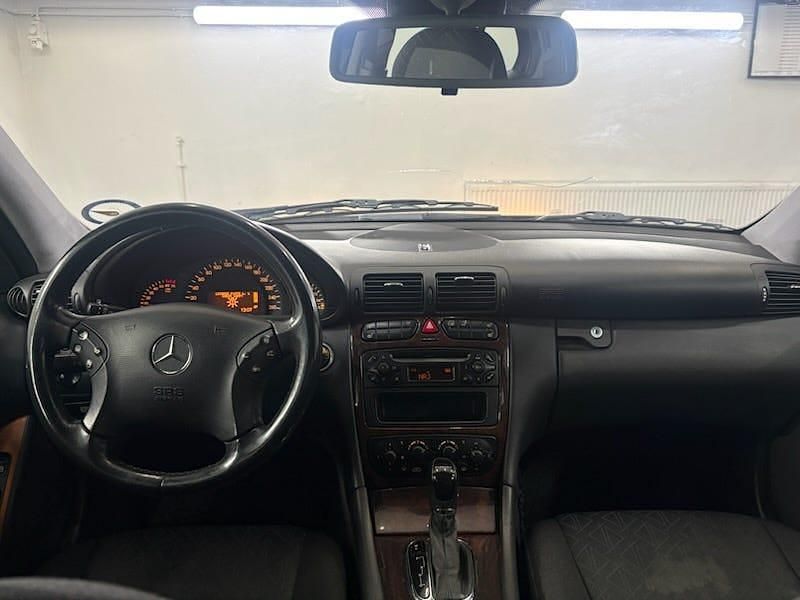 Begagnad Mercedes C240 170 HK (125 kW) 2000 Travelinbeigemetallica