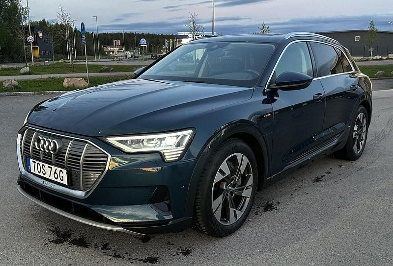 Blå Begagnad 2021 Audi e-tron Proline SUV | 305 000 kr (Bra pris) - Bild 1/4
