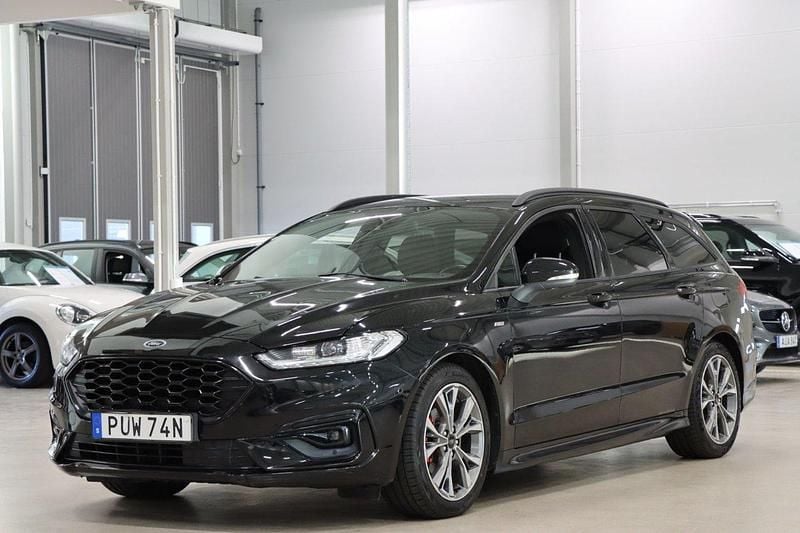 Svart Begagnad 2021 Ford Mondeo ST-Line Kombi | 244 900 kr (Marknadspris) - Bild 1/4