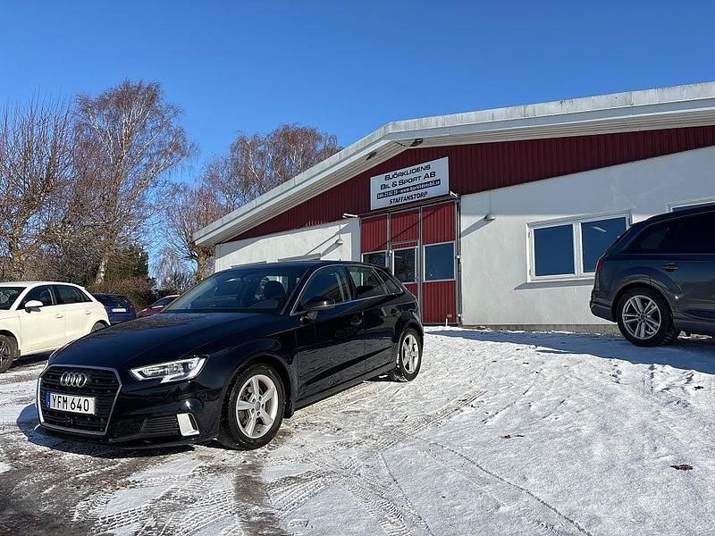 Begagnad Audi A3 Sportback Comfort 110 HK (80 kW) 2016 Svart Halvkombi