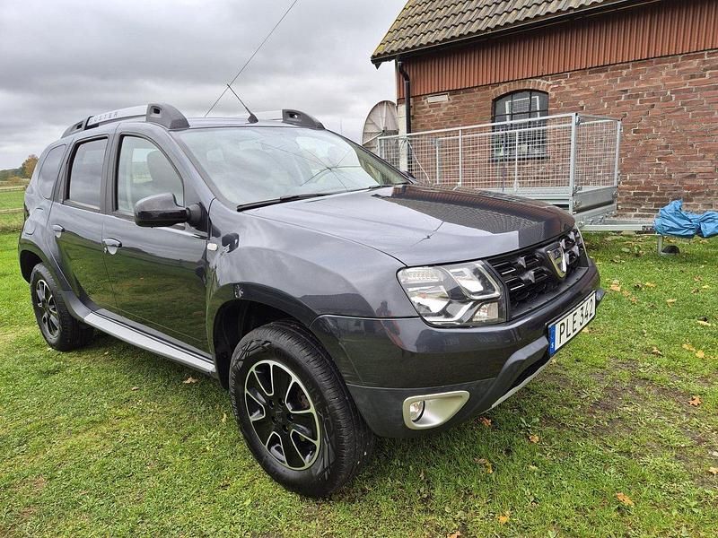 Grå Begagnad 2017 Dacia Duster Black Shadow SUV | 109 900 kr (Lite dyr) - Bild 1/4