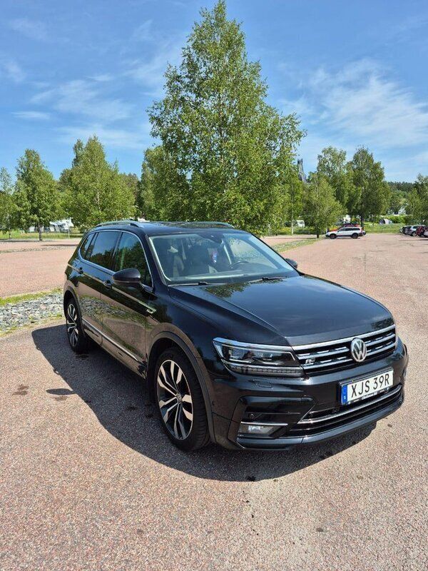 Svart Begagnad 2019 VW Tiguan Allspace R-line SUV | 229 000 kr (Marknadspris) - Bild 1/4