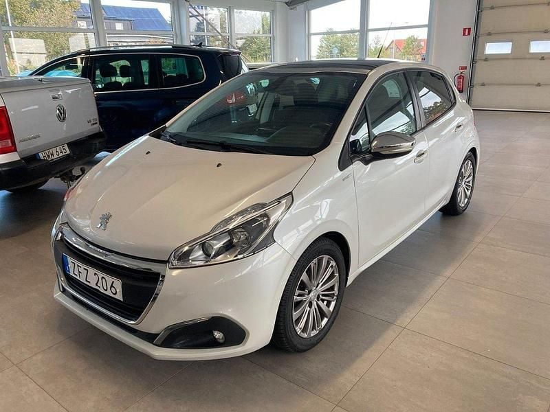 Vit Begagnad 2018 Peugeot 208 Style Halvkombi | 104 500 kr (Marknadspris) - Bild 1/4