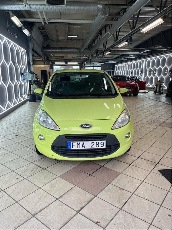 Grön Begagnad 2011 Ford Ka Titanium Halvkombi | 23 000 kr (Marknadspris) - Bild 1/4