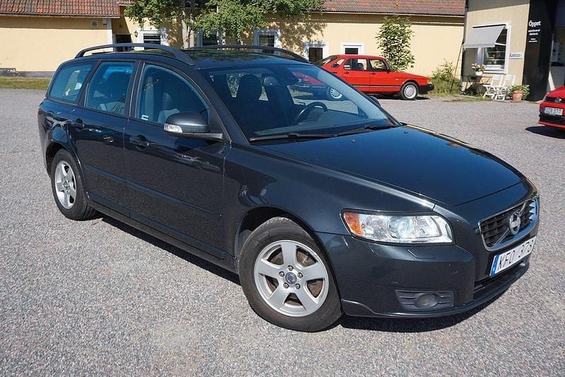 Grå Begagnad 2009 Volvo V50 Momentum Kombi | 49 900 kr (Bra pris) - Bild 1/4
