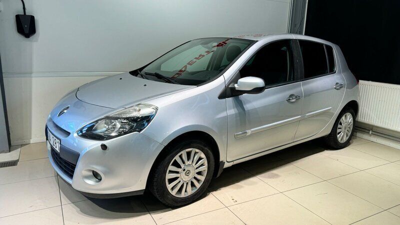 Begagnad Renault Clio R.S. 75 HK (55 kW) 2009 Silver Halvkombi