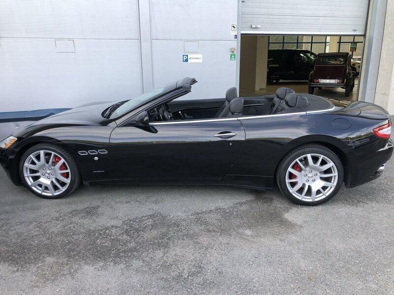 Svart Begagnad 2010 Maserati GranCabrio Cab | 550 000 kr - Bild 1/4