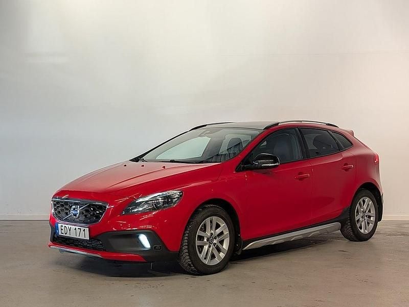 Begagnad Volvo V40 Summum 254 HK (186 kW) 2014 Röd Halvkombi