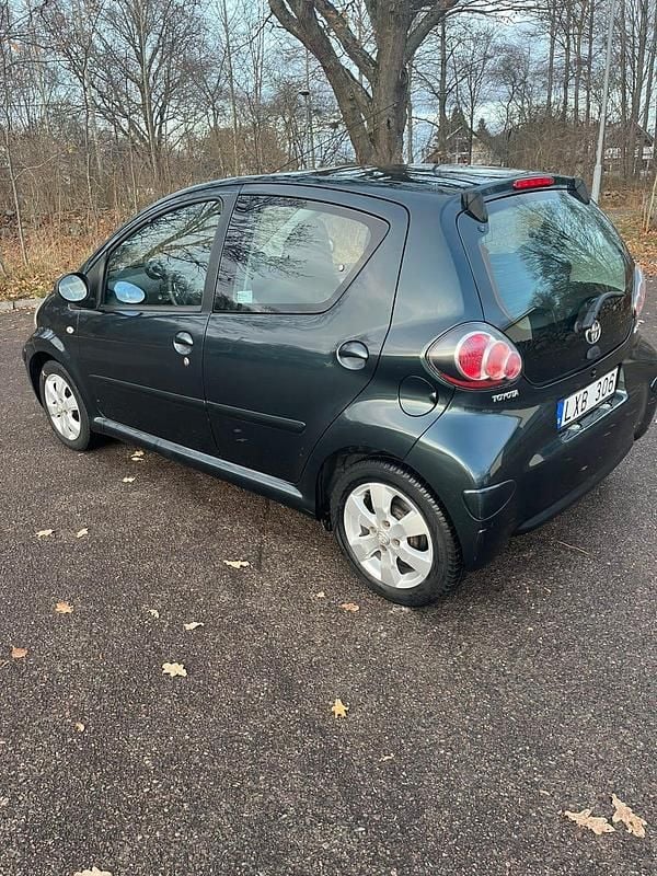 Begagnad 2011 Toyota Aygo Halvkombi | 45 000 kr (Marknadspris) - Bild 1/4