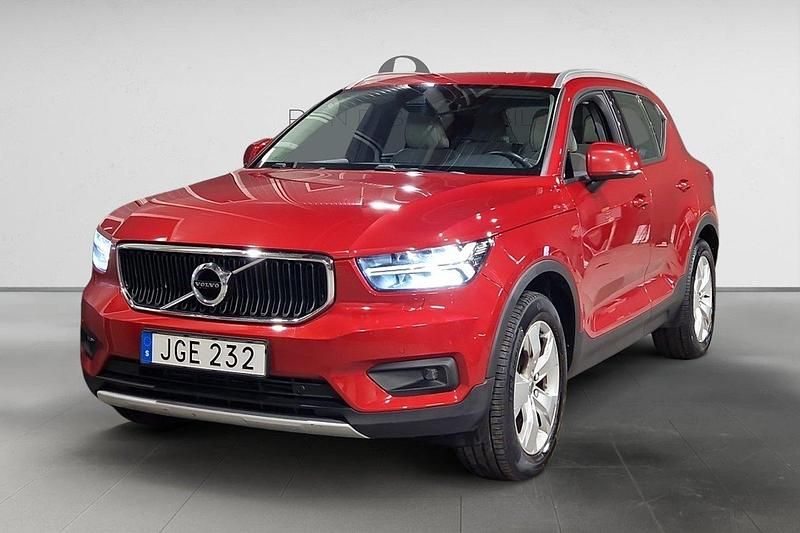 Röd Begagnad 2018 Volvo XC40 Momentum SUV | 184 900 kr (Lite dyr) - Bild 1/3