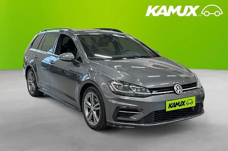 Silver/grå Begagnad 2018 VW Golf VII R-line Kombi | 149 800 kr (Marknadspris) - Bild 1/4