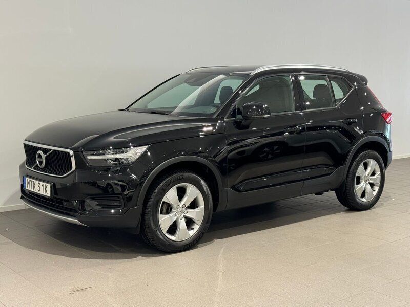 Svart Begagnad 2022 Volvo XC40 Momentum SUV | 269 500 kr (Bra pris) - Bild 1/4