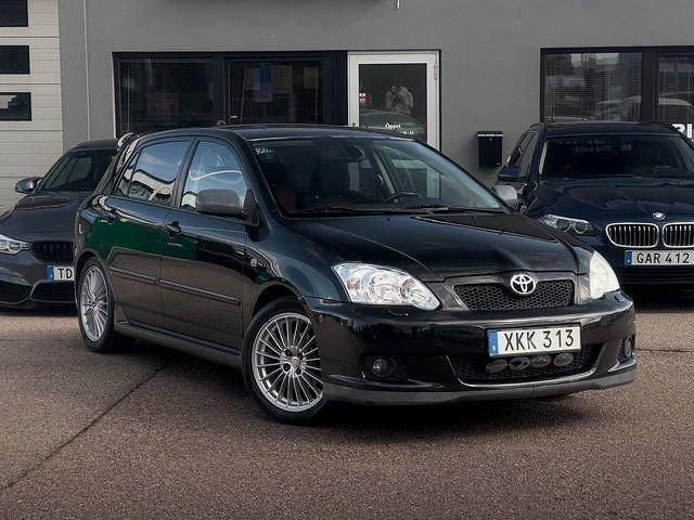 Svart Begagnad 2005 Toyota Corolla Halvkombi | 69 900 kr - Bild 1/4