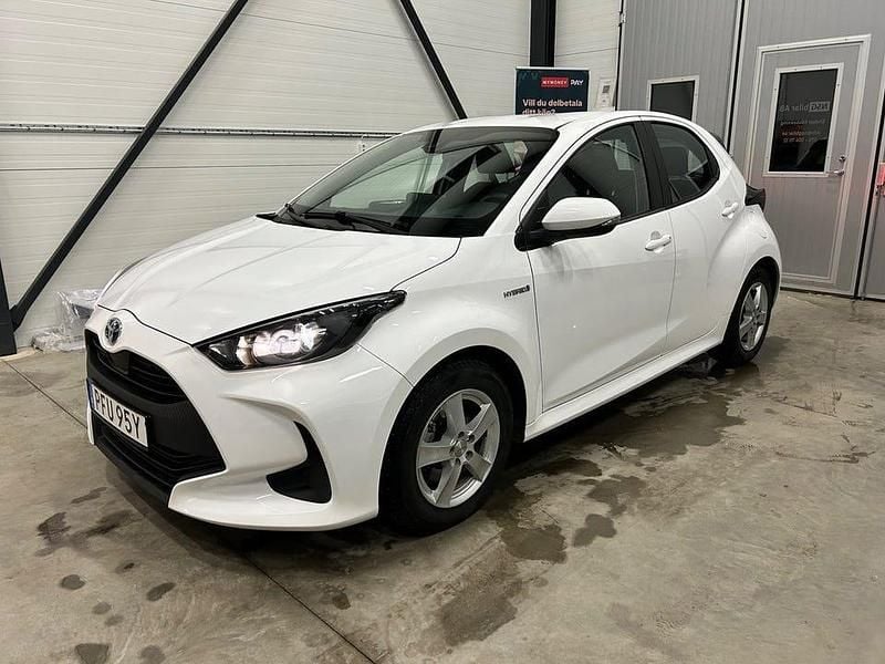 Begagnad Toyota Yaris Hybrid Active 116 HK (85 kW) 2020 Vit