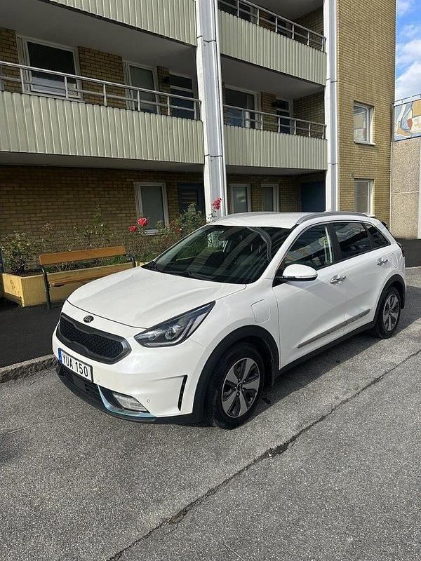 Vit Begagnad 2019 Kia Niro Advance SUV | 168 000 kr (Marknadspris) - Bild 1/4