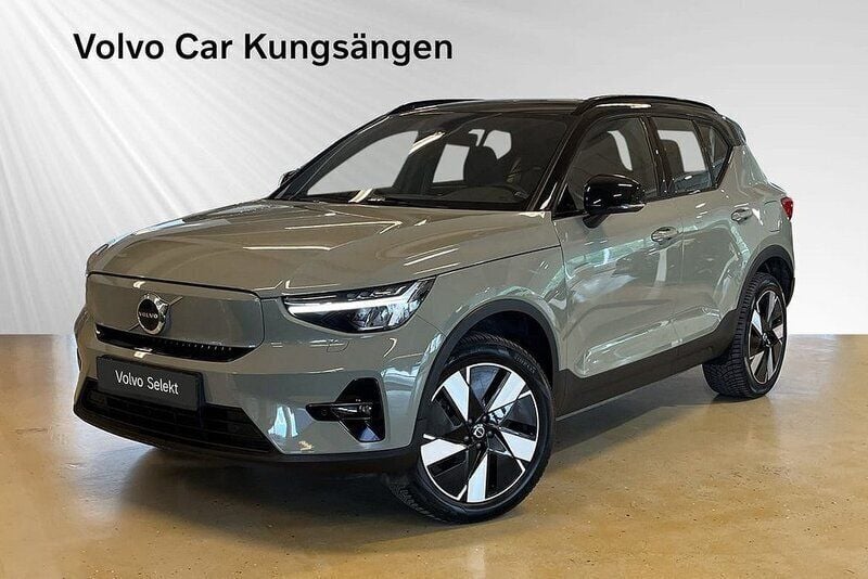 Grön Begagnad 2023 Volvo XC40 Single Motor Extended Range SUV | 424 900 kr - Bild 1/4