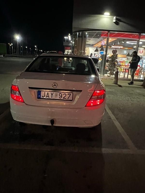 Begagnad 2009 Mercedes C180 Sedan | 67 000 kr (Marknadspris) - Bild 1/4