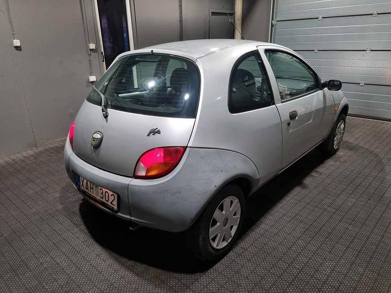 Begagnad Ford Ka 70 HK (51 kW) 2005 Silver Halvkombi