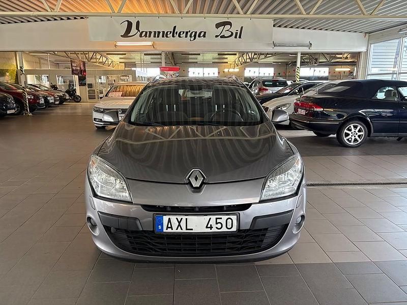Begagnad Renault Mégane GrandTour 110 HK (80 kW) 2011 Grå Kombi