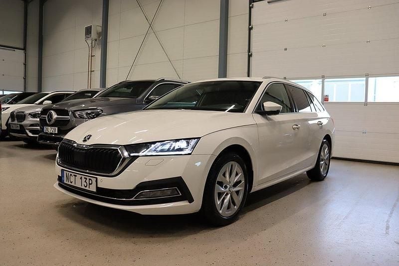 Vit Begagnad 2020 Skoda Octavia Style Kombi | 229 900 kr (Lite dyr) - Bild 1/4