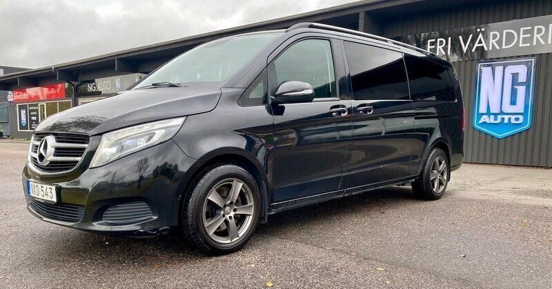 Svart Begagnad 2017 Mercedes V250 Minibuss | 309 900 kr (Bra pris) - Bild 1/4