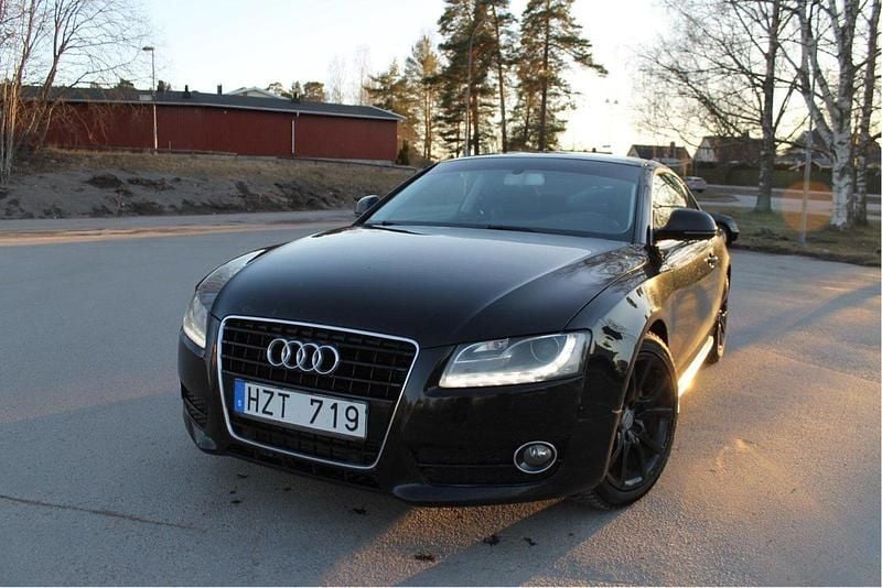 Svart Begagnad 2009 Audi A5 Comfort Sportkupé | 65 000 kr (Marknadspris) - Bild 1/4