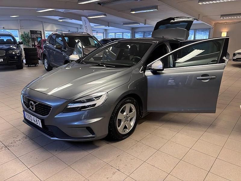 Begagnad Volvo V40 R-Design 120 HK (88 kW) 2017 Grå Halvkombi