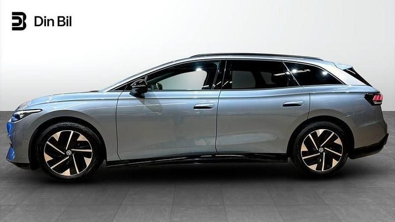 Begagnad VW ID.7 Pro 210 kW (286 HK) 2024 Ljusblå Kombi