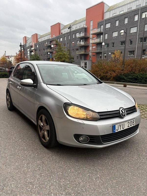 Silver Begagnad 2010 VW Golf VI Edition Halvkombi | 39 900 kr (Bra pris) - Bild 1/4