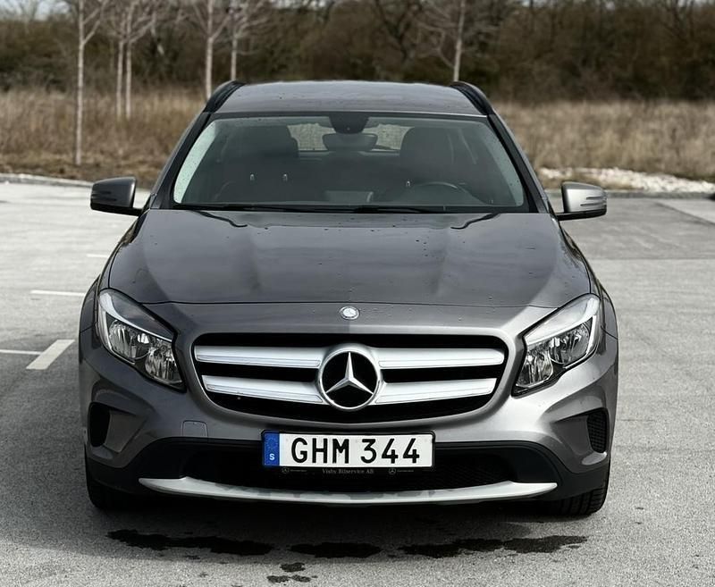 Grå Begagnad 2014 Mercedes GLA200 Style SUV | 157 000 kr (Marknadspris) - Bild 1/4