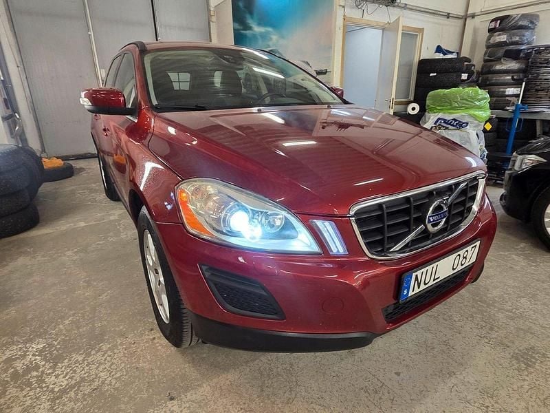 Röd Begagnad 2012 Volvo XC60 Momentum SUV | 109 000 kr (Bra pris) - Bild 1/4